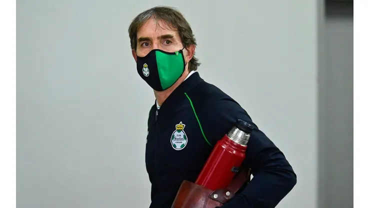 Guillermo Almada, entrenador de Santos Laguna.