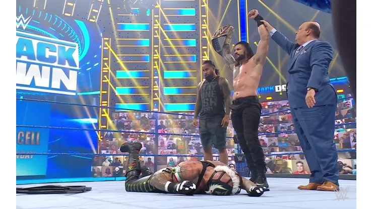 Roman Reigns venció a Rey Mysterio por el campeonato WWE.