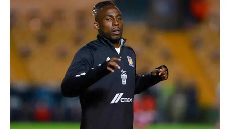 La novia de Julián Quiñones revela cuál será el próximo destino del jugador