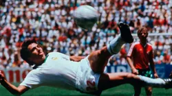 La 'tijera' de Manuel Negrete fue considerada como el mejor gol de la historia en los Mundiales.