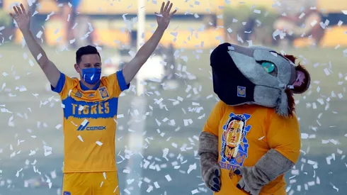 Florian Thauvin fue presentado en el Estadio Olímpico como refuerzo de Tigres.