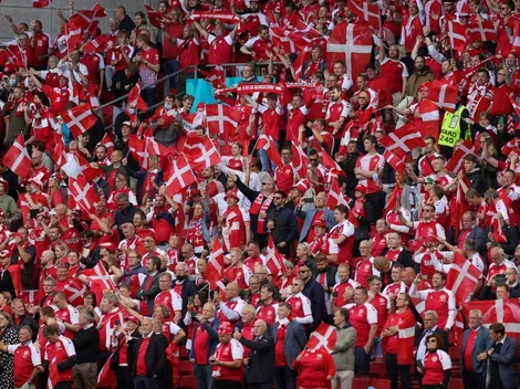 El cruce de la afición de Dinamarca y Finlandia