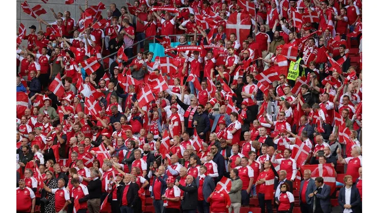 Dinamarca y Finlandia ovacionaron a Eriksen.