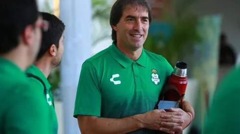 Guillermo Almada continuará al frente de Santos Laguna