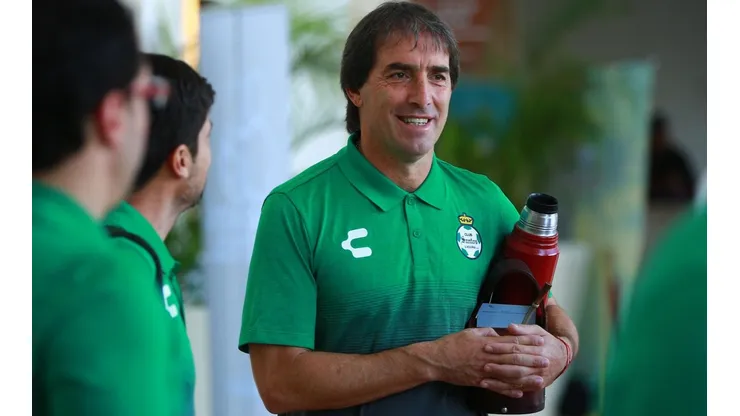 Guillermo Almada continuará al frente de Santos Laguna
