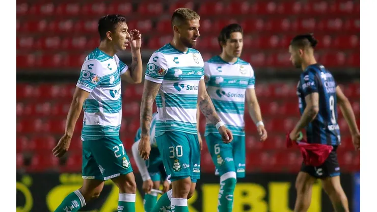 Comienzan los movimientos en el mercado de Santos Laguna. (Imago 7)