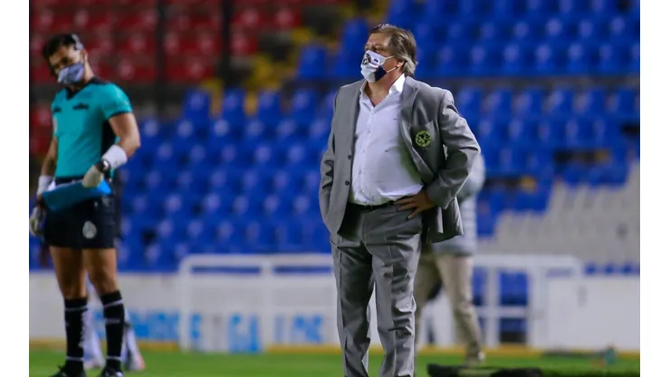 Miguel Herrera lanzó advertencia para dos jugadores de Tigres.