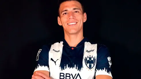 Héctor Moreno ya posó con la playera de Monterrey y mandó su primer mensaje como rayado.