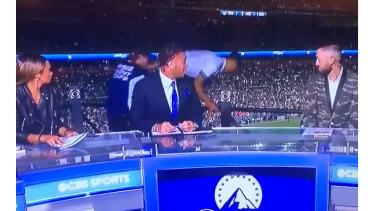 Aficionado se arroja del balcón en la final entre México vs. Estados Unidos (CBS Sports)