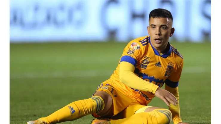 Leo Fernández tiene un pie fuera de Tigres.