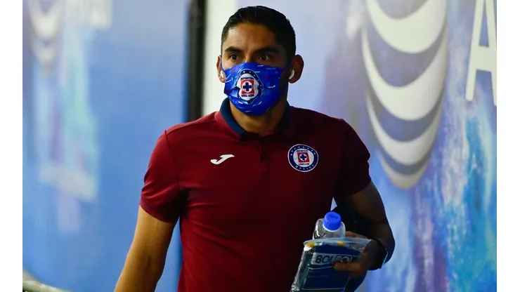 Duro castigo al comisario que se peleó con Corona.
