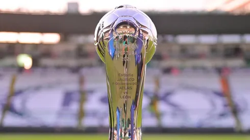 Trofeo de campeón de la Liga MX.