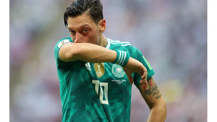 Özil anunció que es uno de los nuevos accionista de Necaxa.