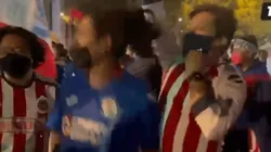 Aficionados de Chivas presentes en los festejos de Cruz Azul. (Bolavip México)