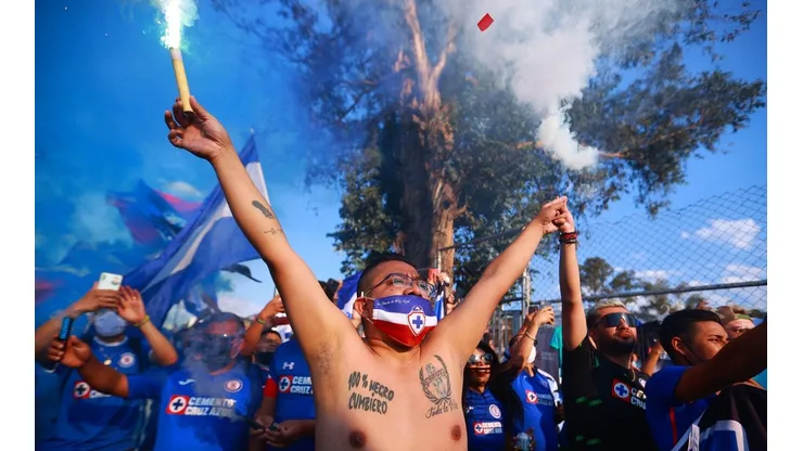 Los aficionados de Cruz Azul fueron a su hotel a darles el último ánimo antes de la Final.