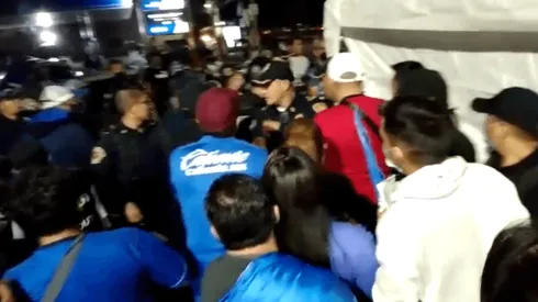 Problemas en la inmediaciones del Estadio Azteca (FOTO: ESPECIAL)