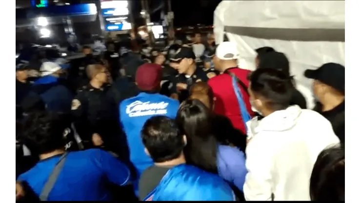 Problemas en la inmediaciones del Estadio Azteca (FOTO: ESPECIAL)