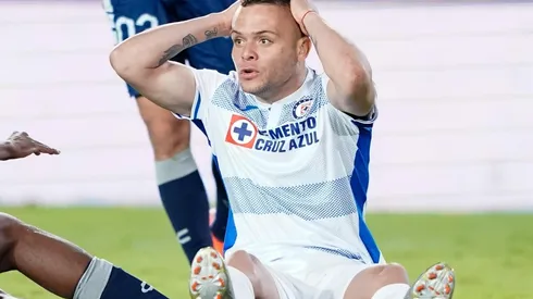 Jonathan Rodríguez intentó hacer un golazo de chilena en Torreón