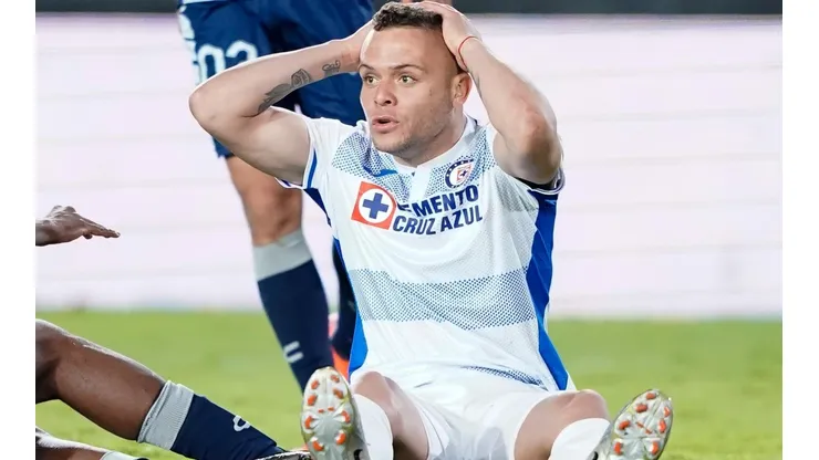 Jonathan Rodríguez intentó hacer un golazo de chilena en Torreón