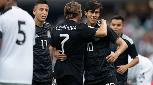 José Juan Macías y Sebastián Córdova, seguidos por la Bundesliga