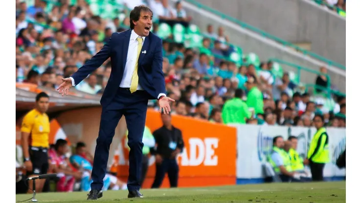 Guillermo Almada llevó por primera vez a Santos hasta la Semifinal y busca el título de la Liga MX.