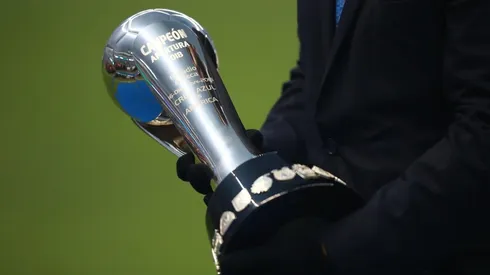 Trofeo de campeón de la Liga MX.