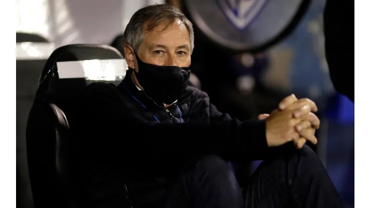 Ariel Holan, a una firma de ser entrenador de León.