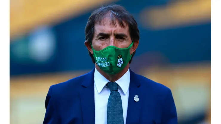 Guillermo Almada, entrenador de Santos Laguna.