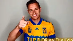 El francés Florian Thauvin ya se puso la playera de Tigres al confirmarse como refuerzo. (@TigresOficia)