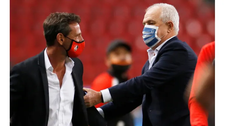 Diego Cocca y Javier Aguirre, entrenadores de Atlas y Rayados.