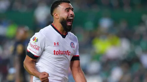 Alexis Canelo, campeón de goleo, volvió a anotarle a León.