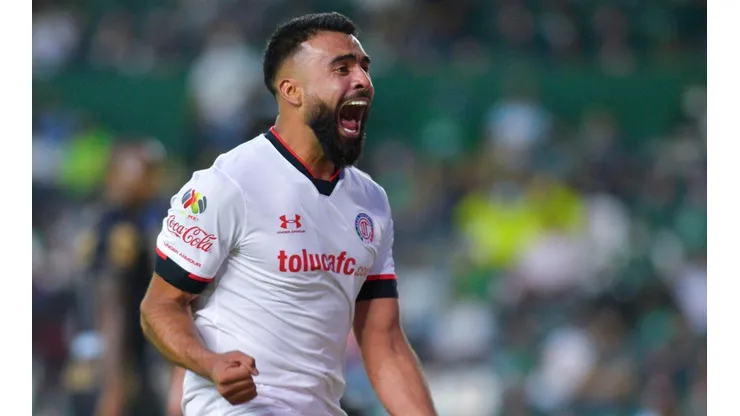 Alexis Canelo, campeón de goleo, volvió a anotarle a León.