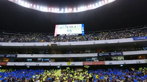 Afición de Cruz Azul y América en el Estadio Azteca.