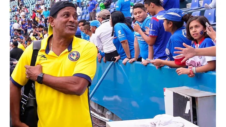 Carlos Santos justificó el mal juego del América.