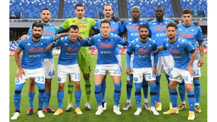 Napoli igualó ante Cagliari.