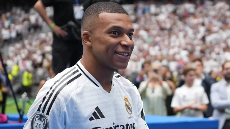 El francés no será de la partida en el duelo ante el conjunto inglés.