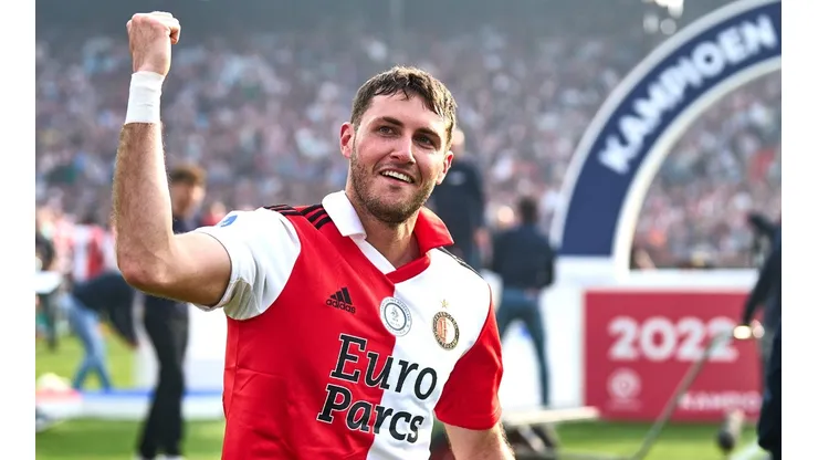 Santiago Giménez es campeón de la Eredivisie