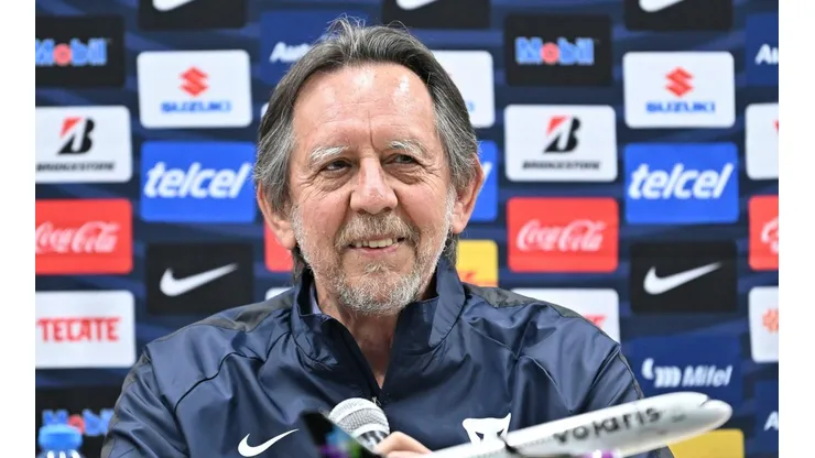 Lepoldo Silva durante la presentación de Mohamed.