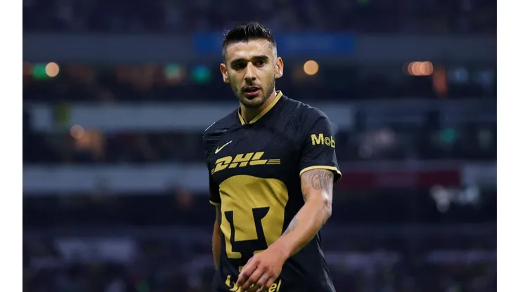 Eduardo Salvio ante el América.