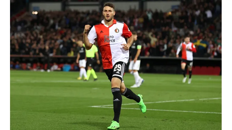 Santiago Giménez sigue creciendo en el Feyenoord