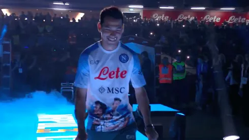 Lozano recibió la ovación de la afición del Napoli