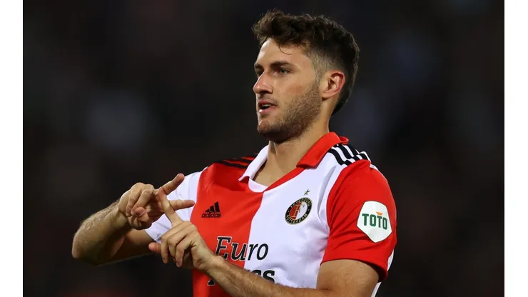 El Feyenoord de Santi Giménez visita a Excelsior por la Eredivisie.