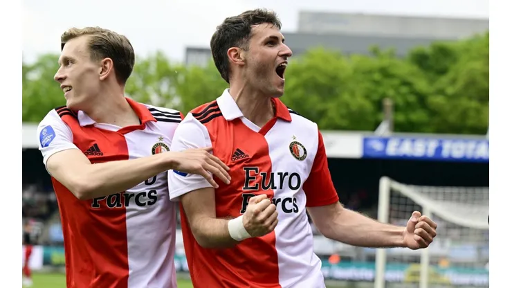 Santi Giménez y un doblete que deja al Feyenoord al borde del título.