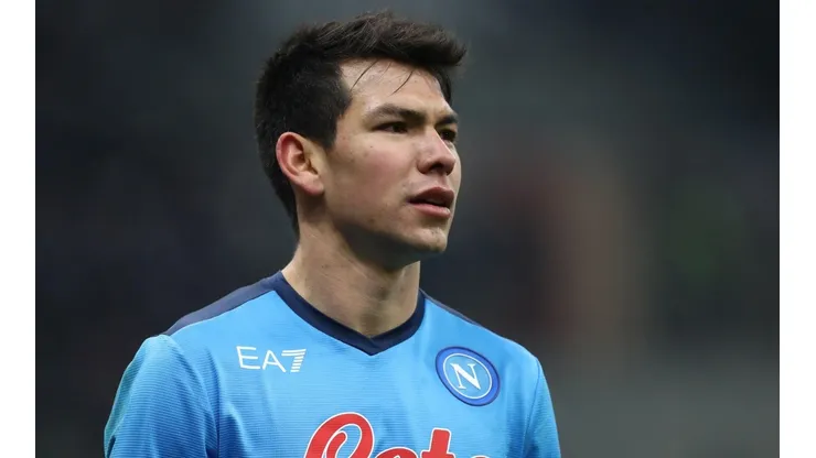 Hirving Lozano y Nápoli celebran el título de Serie A ante Fiorentina.