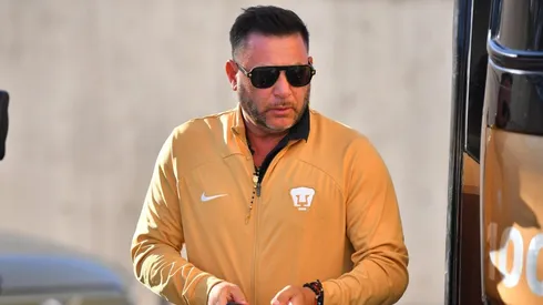 Antonio Mohamed en su llegada al estadio BBVA.