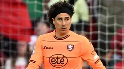 Guillermo Ochoa destaca en Salernitana.