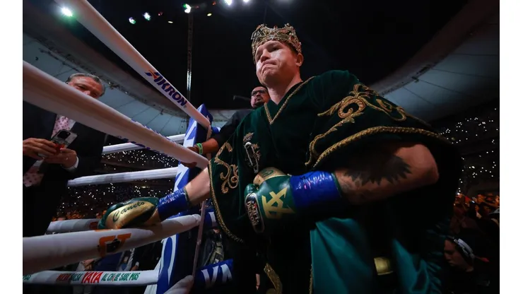 Así fue el ringwalk Canelo Álvarez en el Akron.