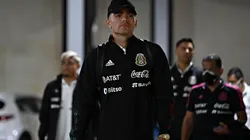 Johan Vásquez durante un partido con la Selección Mexicana.
