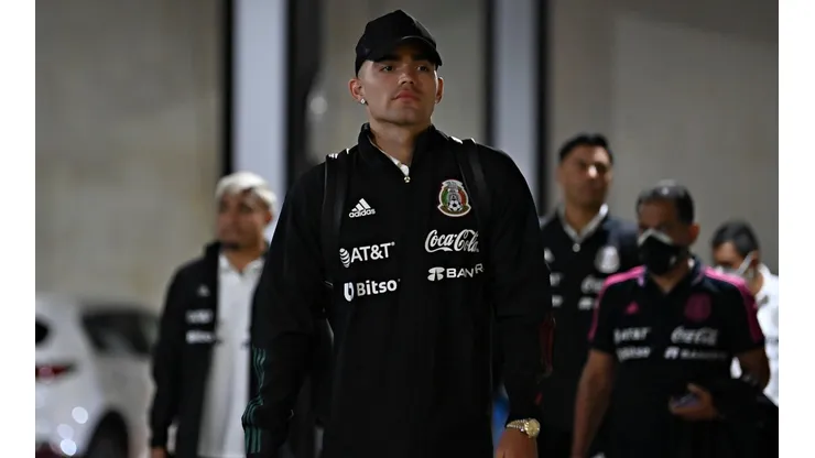 Johan Vásquez durante un partido con la Selección Mexicana.
