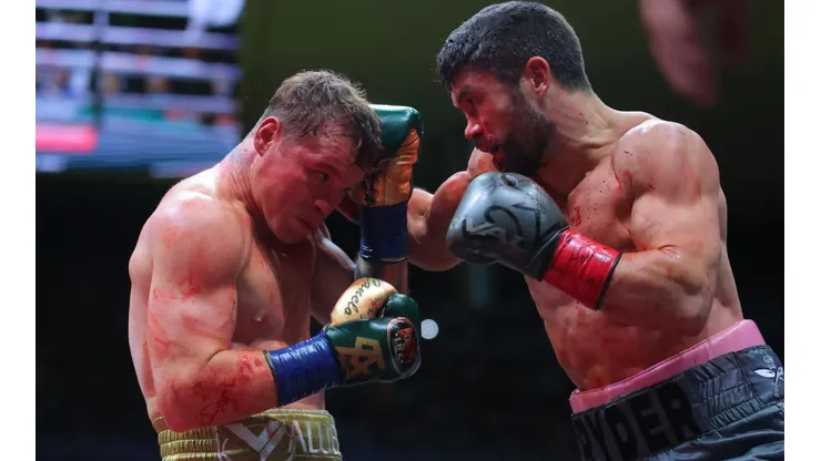Canelo Álvarez vs. John Ryder por los Títulos Mundiales Unificados del CMB.